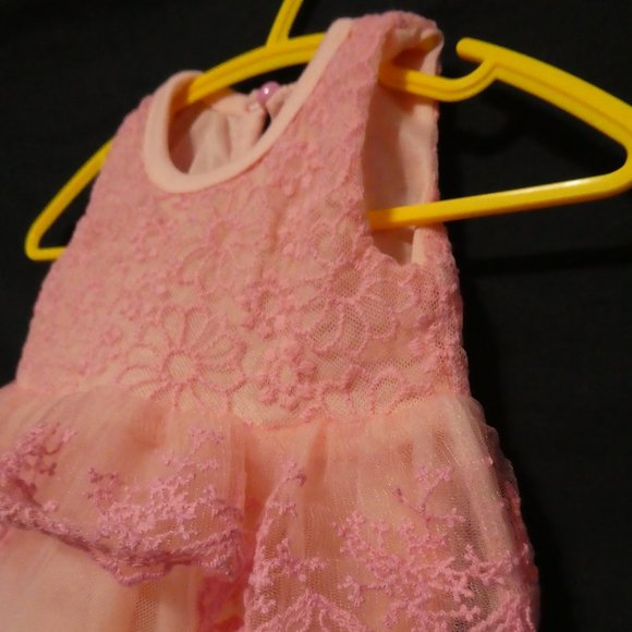 Pink lace dress, toddler girl, xs, single pink button back fastened - Picture 6 of 12